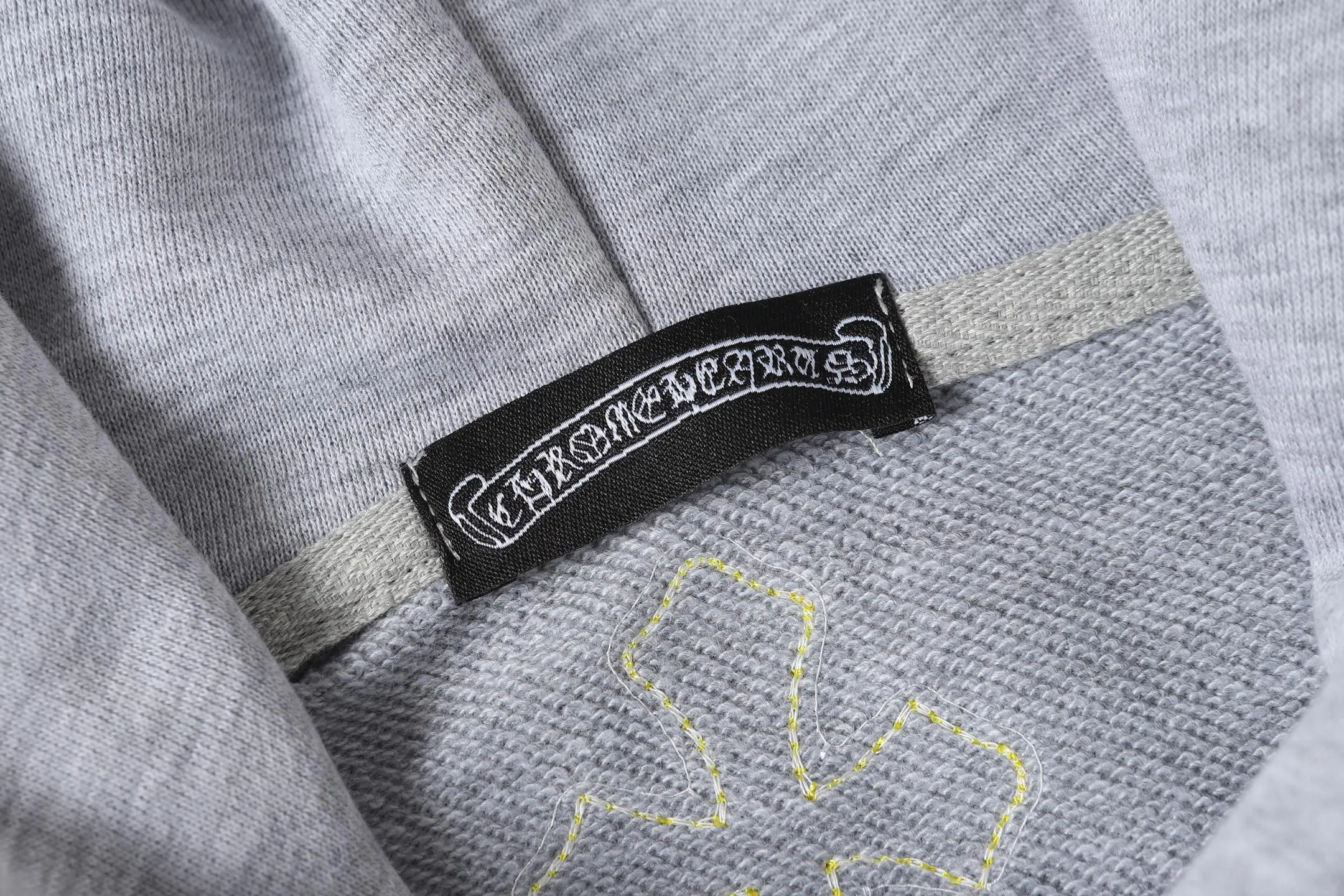 P280 #L3190 cross-border model. Those who pursue quality should not place an order. -Chrome Hearts/Chrome Hearts graffiti spoof printed leather cross✝️Hooded sweatshirt - High weight, high density and high quality. The wool is soft, delicate and skin-friendly. It feels soft and silky. It has excellent warmth and skin-friendly properties. M L XL